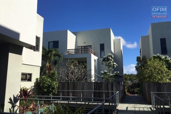 For rent T4 duplex in a popular and ecological residence in the center of Grand Baie.