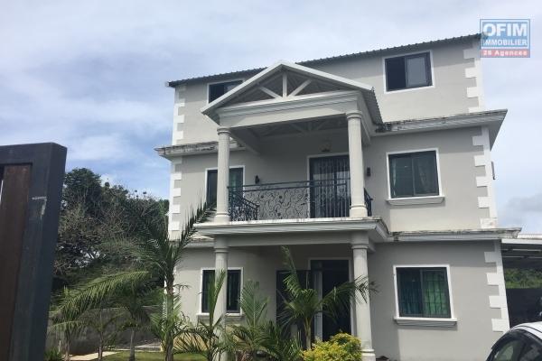 For rent T2 / 3 house near the Super U and the beach in Grand Baie.