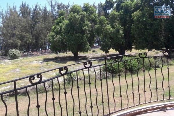 Flic en Flac For rent magnificent furnished apartment with 3 bedrooms, swimming pool in front of the beach of Flic en Flac, Mauritius.