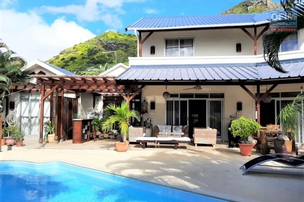 Tamarin for sale charming 4 bedroom house + guest cottage, located at the foot of the mountain in a popular residential area.