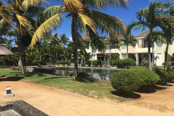 For rent villa 4 bedrooms plus swimming pool in a secure area on the waterfront in Grand Bay.