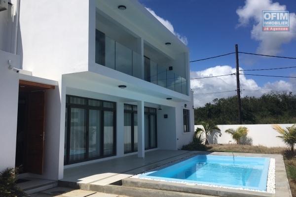 For local sale, new villa on 9 perches of enclosed land with trees in Beau Manguier Pereybere (fully furnished).