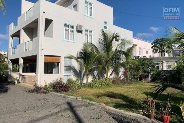 Long-term modern duplex rental equipped and furnished in a quiet area close to amenities