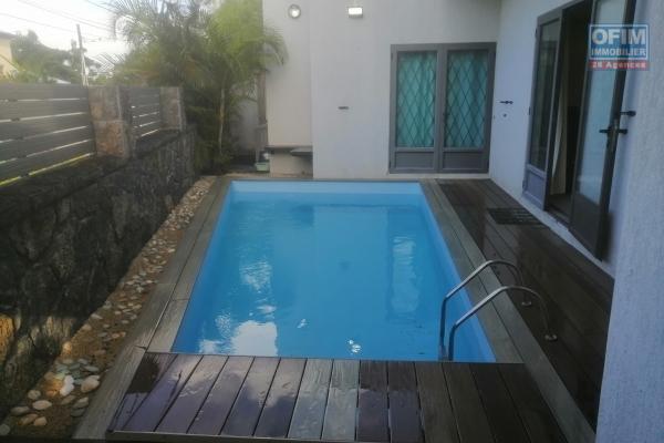 For sale a recent villa of 200 m2 with private swimming pool in a popular area in Pereybère.