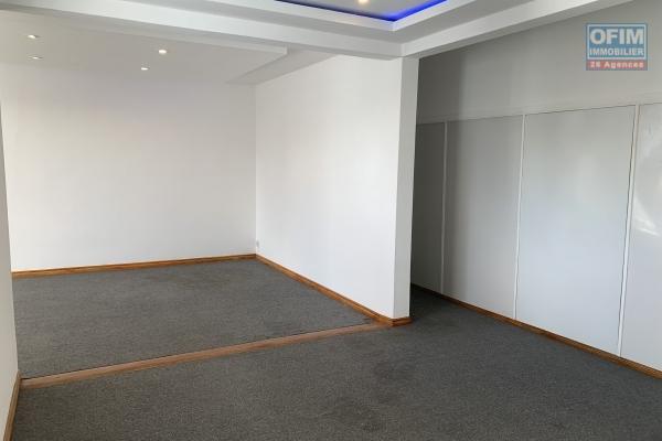 Phoenix rented office is located on the first floor of an easily accessible villa.