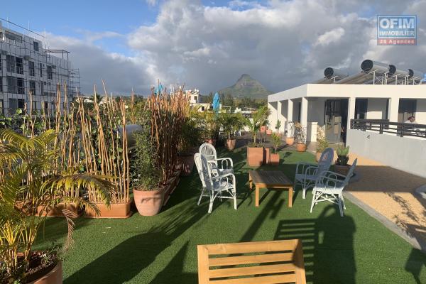 Flic En Flac for sale accessible to foreigners magnificent three-bedroom penthouse with a total area of 421 m² with private jacuzzi and communal swimming pool close to the beach.