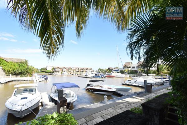 Black River for sale elegant 3-bedroom duplex accessible to foreigners, on the waterfront, located in the only residential marina of the island.