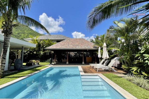 Black River for sale villa with 4 air-conditioned bedrooms in a secure complex with a beautiful view of the mountains close to shops and the beach.