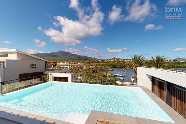 Black-River for sale magnificent penthouse with 4 air-conditioned bedrooms accessible to foreigners on the waterfront with views of the mountains, the sea and close to amenities.
