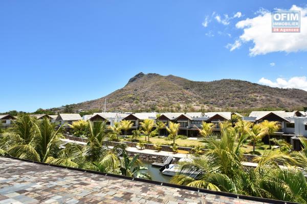 Black River for sale 4-bedroom penthouse, by the sea, accessible to foreigners located in the only residential marina of the island with a beautiful view of the mountain.