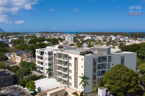 Flic en Flac for sale 3 bedroom luxury penthouse with rooftop pool, elevator, rare in Flic en Flac and close to the beach and quiet shops.
