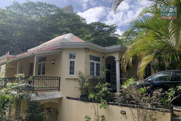 Moka for rent 2 bedroom villa located in lush greenery easily accessible not far from the Bocage school