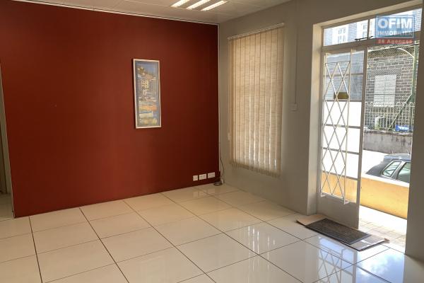 Curepipe for sale building including commercial premises and 2 apartments in the heart of the city, ideally located.