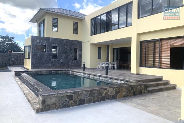 Flic en Flac for rent, large exceptional 4 bedroom villa with swimming pool and 2 car garage located in a secure, quiet area.