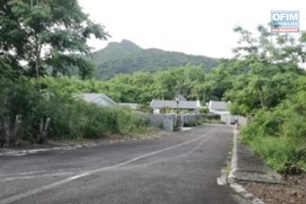 Black River, this 834m² plot of land is located in a green and serene environment.