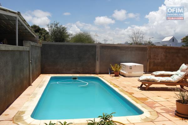  Albion for sale beautiful 3 bedroom villa with swimming pool and garage in a quiet residential area.