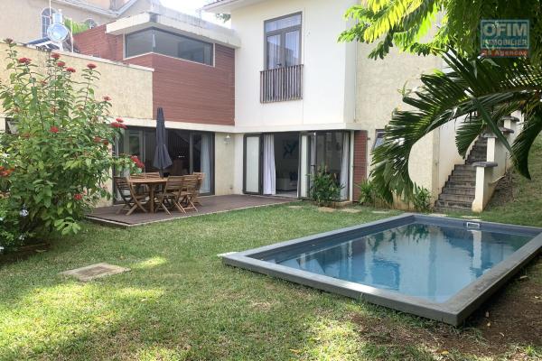Flic en Flac for rent charming and pleasant 3 bedroom villa with swimming pool located in a quiet residential area and 5 minutes walk from the beach and shops.