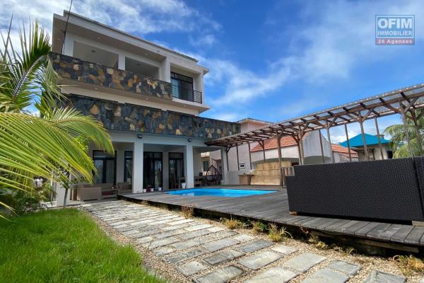 Great opportunity in Calodyne. Spacious 3-bedroom apartment for rent with sea and mountain views.