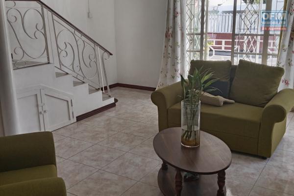 Discover this 3-bedroom duplex house, nestled in a secure, family-friendly complex, with a shared swimming pool and vast green spaces in Pereybere.