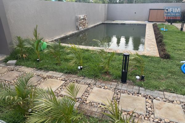 Flic en Flac – For sale superb luxury apartment on the ground floor with ocean view