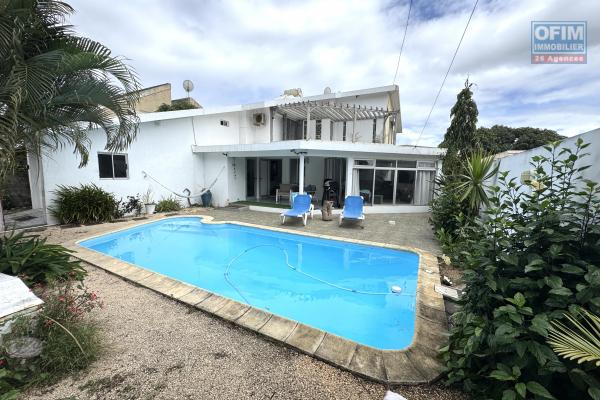 Roches Brunes – For sale: charming villa with garage, swimming pool and independent studio