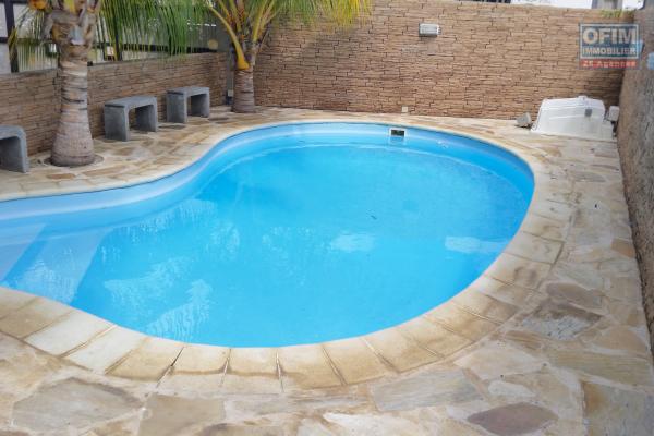 Long-term rental in Flic en Flac: modern ground-floor apartment with swimming pool.