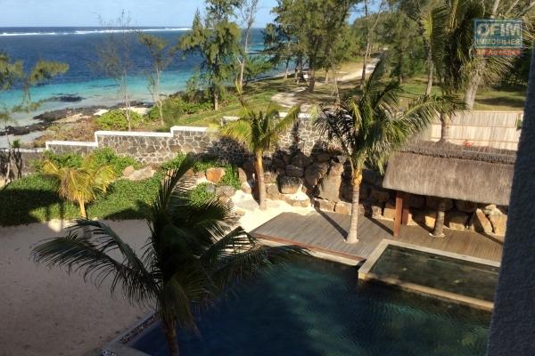 Ofim rents an apartment feet in water in Belle Mare