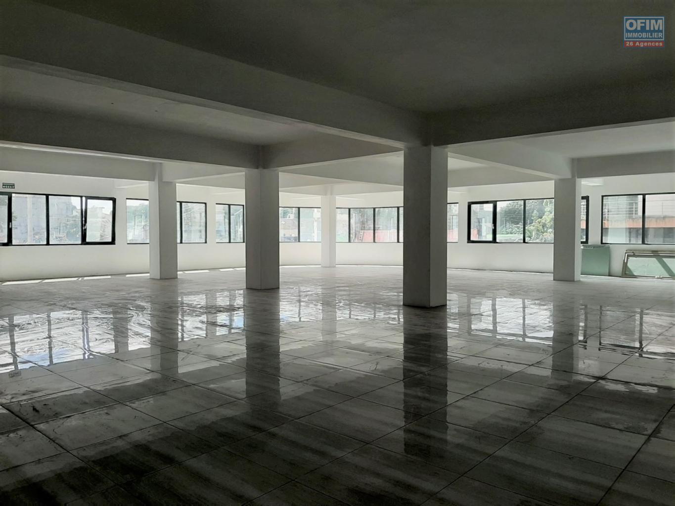 Location Local professionnel BEAU BASSIN ROSE HILL QUATRE