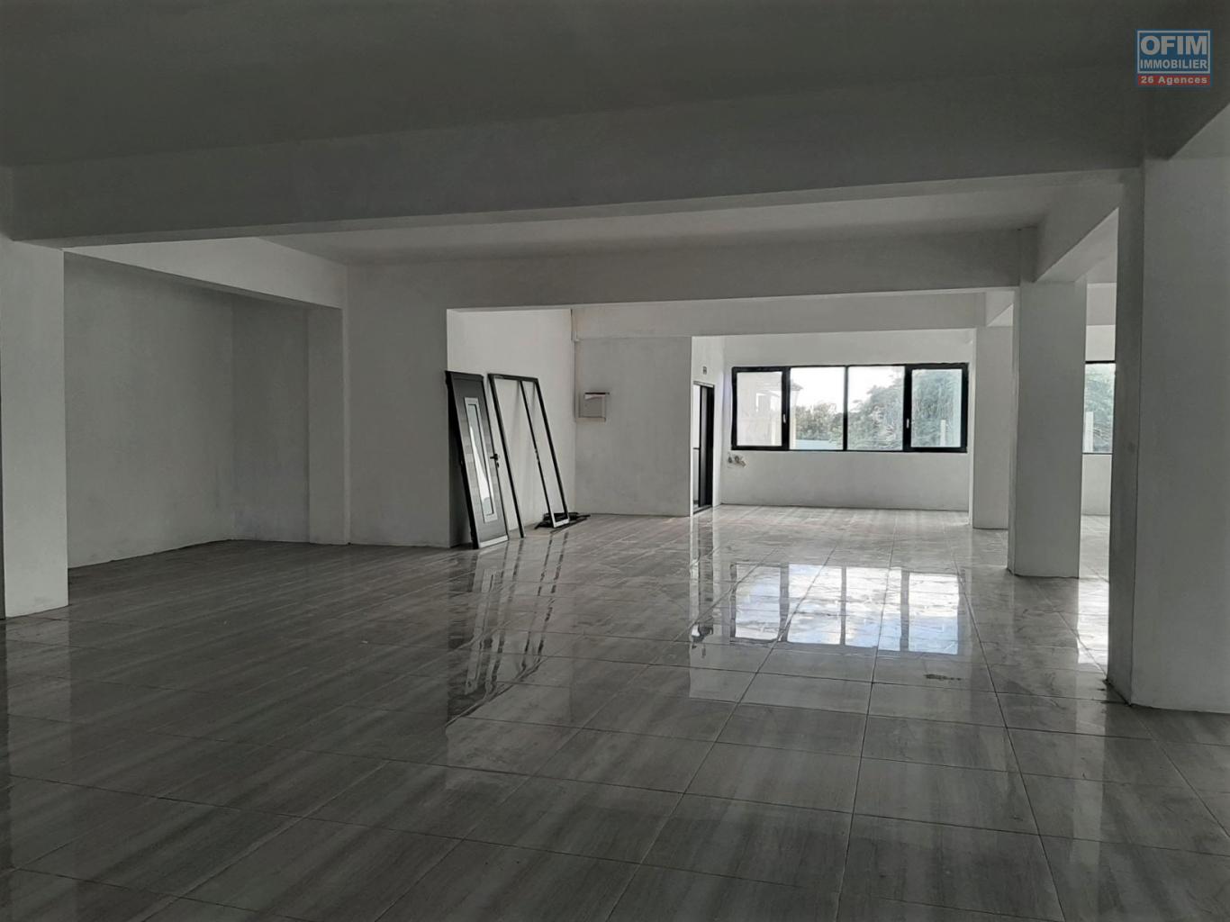 Location Local professionnel BEAU BASSIN ROSE HILL QUATRE