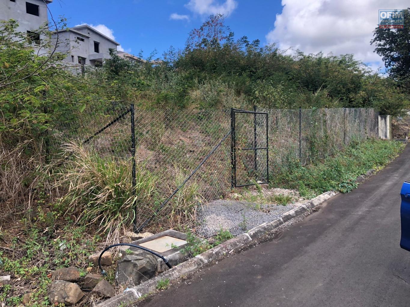 Vente Terrain POINTE AUX PIMENTS BALACLAVA BAIE DU TOMBEAU A vendre terrain clôturé de