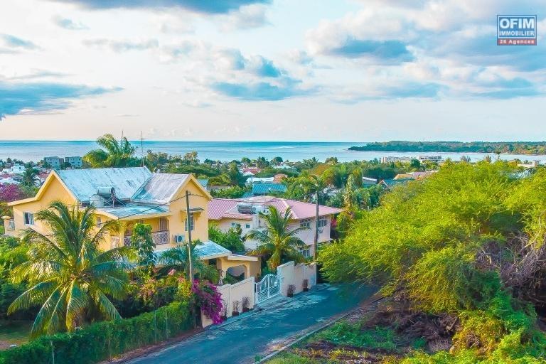 Accessible aux étrangers et aux mauriciens: Exclusivité Tamarin superbe opportunité pour ce projet de 9 appartements situé à Black Rock avec vue imprenable sur la baie de Tamarin au calme à l'île Maurice.