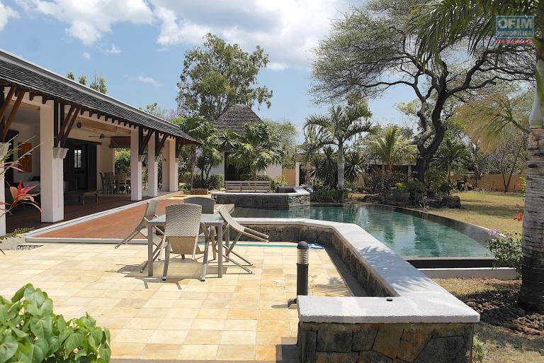Tamarina à louer luxueuse villa IRS 5 chambres avec piscine sur un golf à 2 pas de la plage
