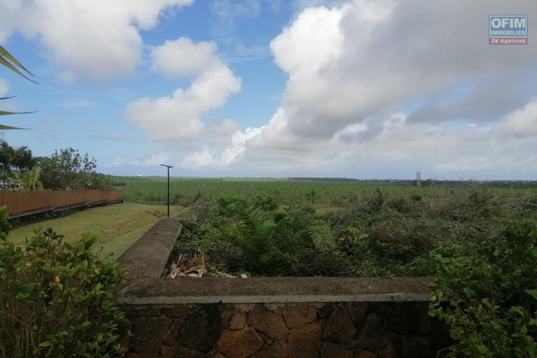 A vendre magnifique terrain à Hillside Mapou dans une résidence haut de gamme et securisée.