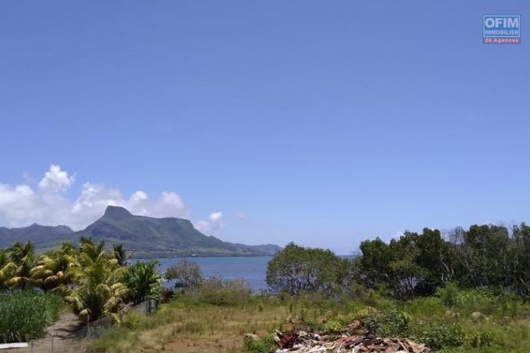 PRODUIT RARE SUR LE MARCHÉ DE LA VENTE LOCALE VILLA DE 1000 M2 HAB EN COURS DE CONSTRUCTION SUR UN TERRAIN DE 9000 M2 LES PIEDS DANS L’EAU EN PLEINE PROPRIÉTÉ DANS UN DES PLUS BEAU ENDROIT DE MAURICE.