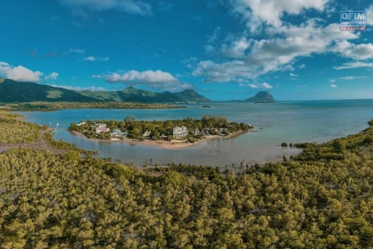 Appartement haut de gamme pieds dans l’eau en toute propriété de 3 chambres à coucher accessible aux étrangers sur un îlot à Rivière Noire, île Maurice.