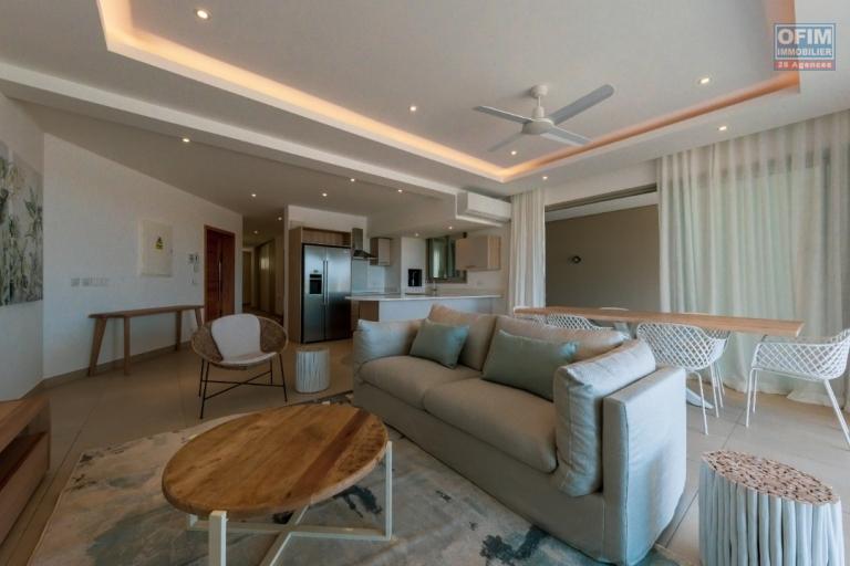 Appartement haut de gamme pieds dans l’eau en toute propriété de 3 chambres à coucher accessible aux étrangers sur un îlot à Rivière Noire, île Maurice.