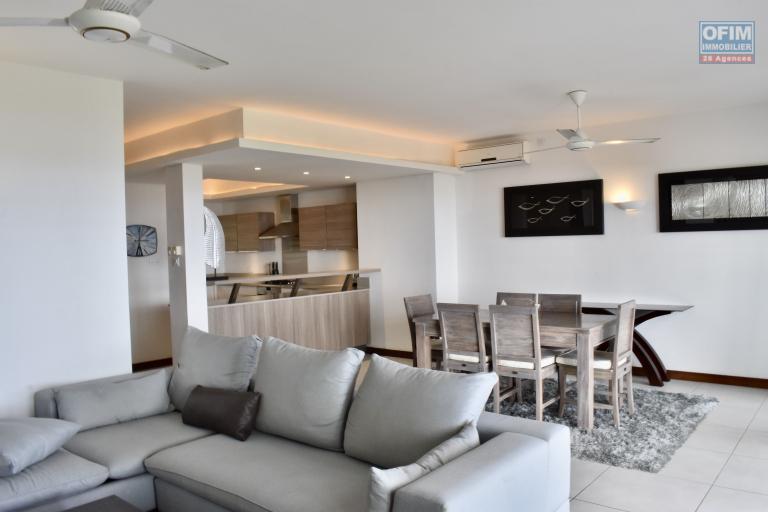 Tamarin à vendre penthouse de 3 chambres situé dans une résidence clôturée avec vue sur mer.