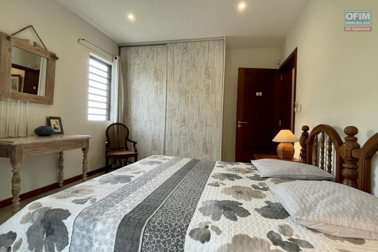 Tamarin à vendre appartement de 3 chambres à coucher accessible aux étrangers dans un quartier résidentiel avec une superbe vue sur la montagne et le baie de Tamarin situé dans un complexe sécurisé.