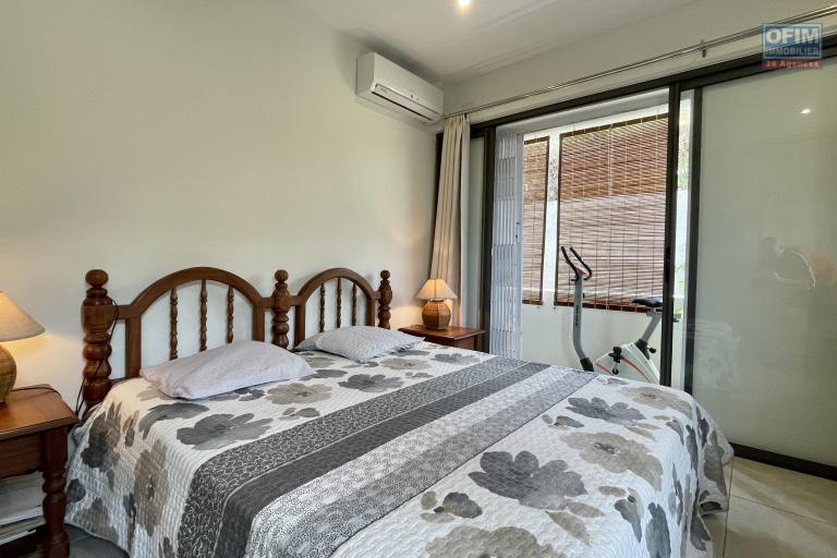 Tamarin à vendre appartement de 3 chambres à coucher dans un quartier résidentiel avec une superbe vue sur la montagne et le baie de Tamarin situé dans un complexe sécurisé.