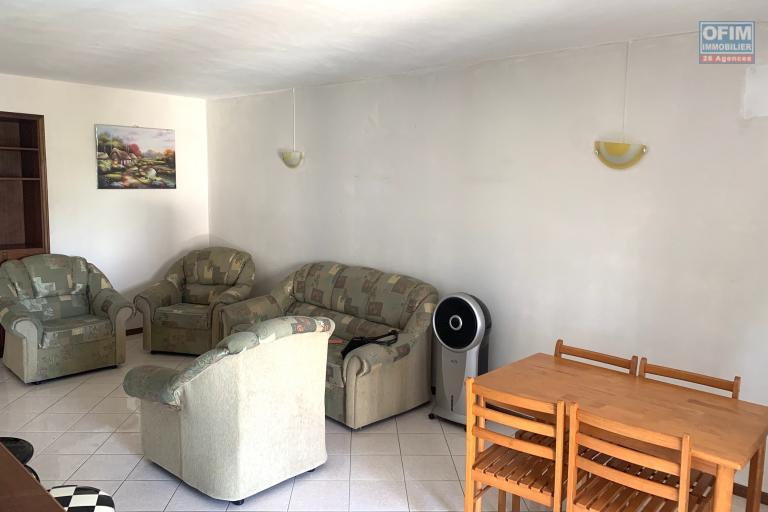 Flic En Flac à louer appartement trois chambres situé dans une belle résidence avec piscine et parking au calme.