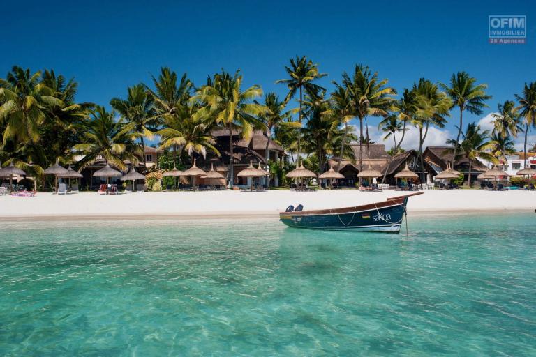 Vente villa de standing de 3 chambres à coucher accessible aux étrangers et aux mauriciens à 100 mètres de la plage de Trou aux Biches.