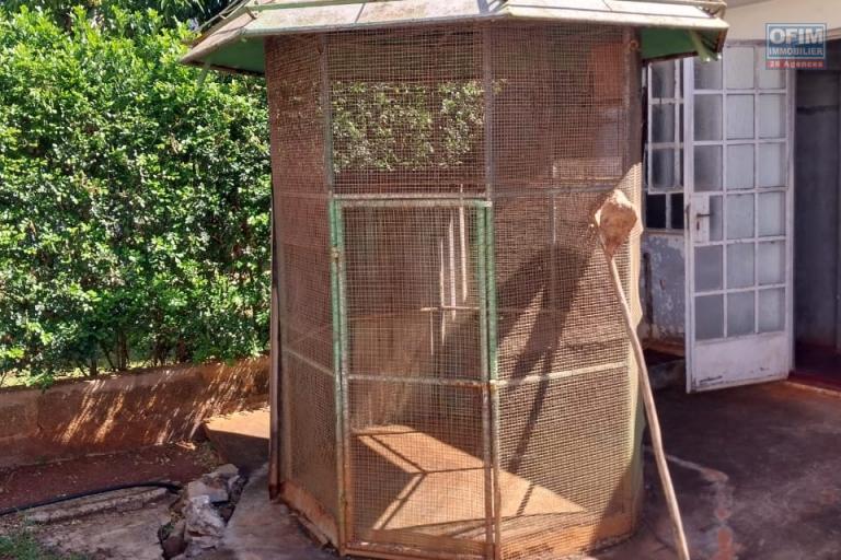 Vente villa de 3 chambres à coucher avec une cour arborée et clôturée dans un morcellement très prisé à Baie du Tombeau.