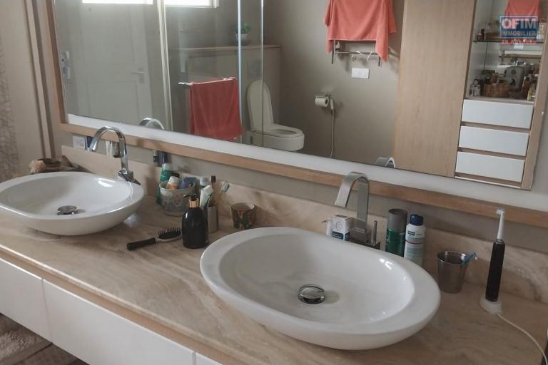 Accessible aux étrangers et aux mauriciens: A vendre un penthouse de 290 m2 avec une vue panoramique non loin de Soflo à Floréal.