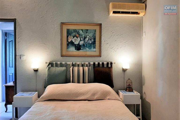 Tamarin à louer agréable appartement de 2 chambres avec vue mer, situé dans un quartier résidentiel.