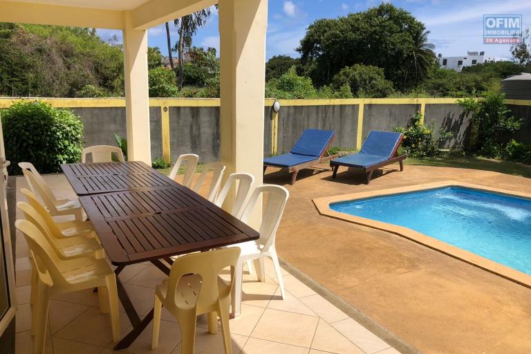 A vendre belle villa familiale de 5 chambres à coucher avec piscine privée non loin des commodités à Pereybère