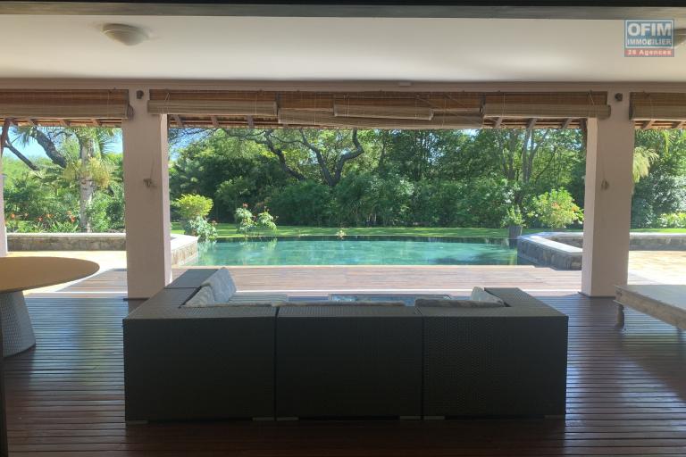 Tamarina à vendre luxueuse villa IRS 5 chambres avec piscine sur un golf à 2 pas de la plage