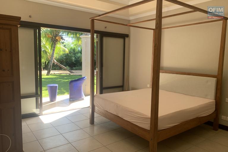 Tamarina à vendre luxueuse villa IRS 5 chambres avec piscine sur un golf à 2 pas de la plage