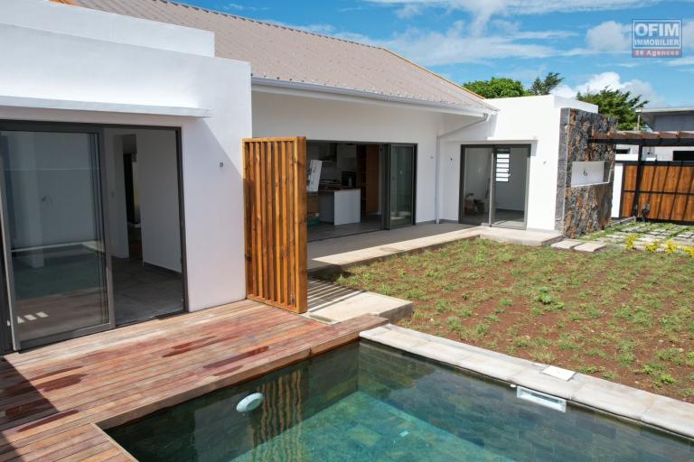 3 lots disponibles : A vendre villa haut de gamme de plain pied de 3 chambre à coucher avec piscine dans une résidence sécurisée à Mont Mascal.