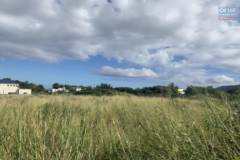 Quatre bornes à vendre terrain de 1095M2 ou 288 toises situé dans un morcellement sécurisé au calme facile d’accès.