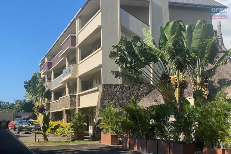 En revente un appartement accessible aux étrangers et aux mauriciens, situé à Grand Baie à 2mn d’un centre commercial et de la plage.